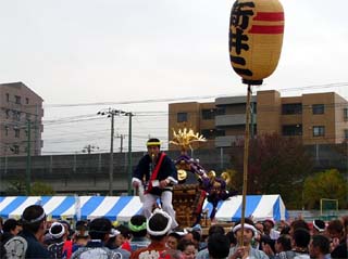 写真： 昨年の行徳祭りで好評だった新井の神輿による特別渡行